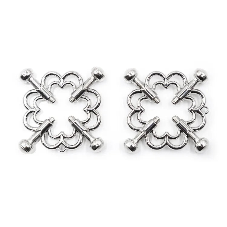 Écrins de Volupté : Pinces à Seins Florales et Chaîne de Liaison